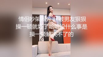   高跟丝袜露脸玩的很敞亮的小少妇跟大哥激情啪啪，让大哥从桌子上干了骚逼干菊花