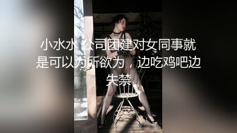 有钱人的快乐就是这么枯燥无味 ktv点三个妹子 一个唱歌 两个舔脚