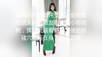 乖乖的黑丝少妇，无毛白虎逼很是性感，屁股白皙身材好，激情上位让小哥揉着奶子抽插还要吃吃奶子，精彩刺激