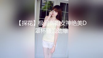 笑起来甜美短裙小姐姐 隔着内裤揉穴调情 镜头前舔屌口交