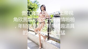 第一次见这么骚的小女人，全程露脸全是纹身，跟狼友互动撩骚听指挥，抽着小烟自己抠逼