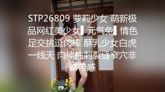 白嫩漂亮小少婦 做多人運動 被幾根大雞吧輪流對的大奶子亂顫抖 騷叫不停 這下兩張嘴都吃飽了