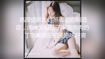   小平头高价约极品颜值兼职美女，花臂纹身超近特写掰小穴，吸吮大屌按头插嘴