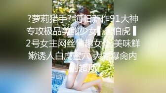 土豪大叔午休時間和漂亮媳婦在沙發上啪啪打炮 跪舔雞巴翹臀後入猛插大黑B絕對爽歪歪 完美露臉