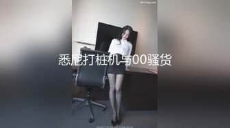 在朋友家后入老婆，老婆自己动，隔壁有人1