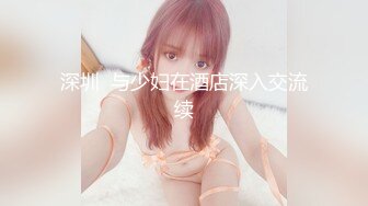 Ria 久留美在她轻薄的角色扮演中被带到她的膝盖上。