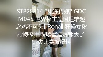 高颜值短发御姐【小蝴蝶】露奶自摸诱惑，掰穴近距离特写肥逼揉搓手指插入，很是诱惑喜欢不要错过