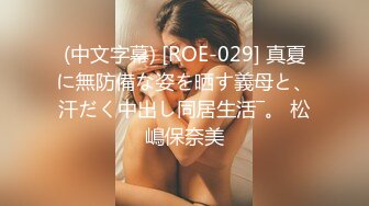 两女子在网吧大打出手，衣服撕破了，洁白的大奶子看得网管都不想劝架