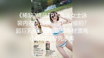 六月新流出厕拍大神潜入纸箱厂女厕全景后拍 漂亮女工美眉内裤都被经血弄脏了