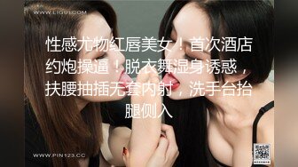 【新片速遞】  熟女大奶妈妈 啊啊啊 舒服 在家客厅沙发上被扛着腿无套输出 这逼还蛮紧 