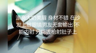 【超顶露弊性瘾】快递站小妹 爆乳嫩妹人来人往中露出偷玩 跳蛋震湿裤裆 被搭话时相当刺激 大饱眼福不知高潮了多少会 全湿 (4)