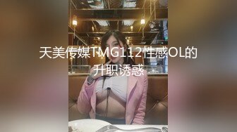  年轻诱人的敏妹妹子，舔弄逼逼给狼友多，床上床下大鸡巴放肆抽插真刺激