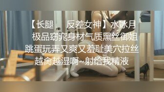 谁说不能黑白配 这就是被操到合不拢嘴 直接大吃一精 视觉感很震撼 完美的肉体结合