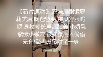 可爱cos女仆坐在大鸡巴上贪婪的摇晃