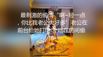 美妞按摩自己都能按摩得那么开心