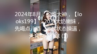 肉嘟嘟女大學生寢室床簾後褕褕開秀，年輕人就是嫩，掰開全是水