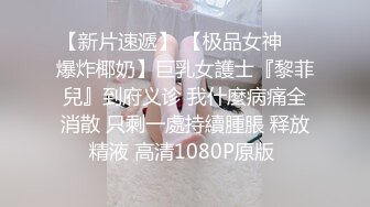 三月新流出广场附近沟厕后拍来跳舞的少妇大妈尿尿 白丝红裙少妇捡起地上的纸擦逼