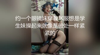   完美御姐气质风骚颜值又高，做爱很主动给大哥交大鸡巴，床上被大哥草着跟狼友互动撩骚