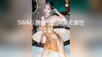  牛仔短裤大长腿贫乳美女和炮友居家啪啪，近距离特写交舔屌，翘起屁股舔逼后入撞击美臀