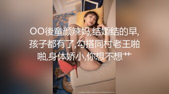 丰乳肥臀的骚货掰开肥逼就插进去  表情享受很满足