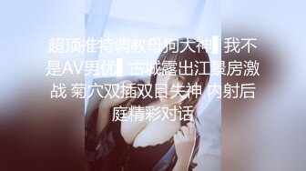 ❤❤娇滴滴清纯美少女，外表文静乖巧，灰丝美腿，坐在地上自慰，扣弄粉嫩小穴，翘起屁股