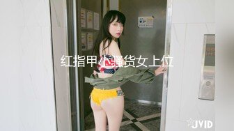 【新速片遞】  花裙大姐居然无内跟闺蜜逛超市 还是这么短的裙子 都不用抄 这屁屁真肥 