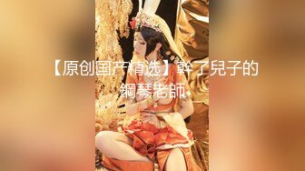 酒店里面单男约个熟女级别的美少妇，无套啪啪做爱全过程，叫声很刺激