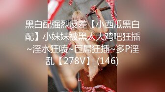 家庭偸拍，身材苗条小骚妇卧室日常换衣自慰，与两个男人床上玩3P关系很混乱