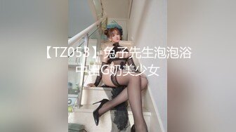  幸福纹身老哥两个一线天00后嫩妹轮流操，半脱下内裤极品嫩穴，深喉大屌骑上来撑爆小穴