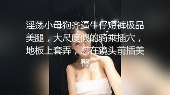 美女更衣室自拍