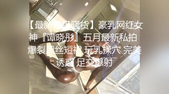 《真实和嫂子偷情》大哥出差了买点礼物把嫂子哄开心了顺便上了她