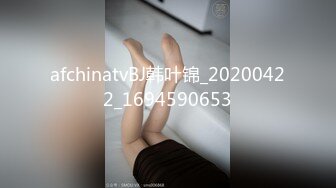 苗条白嫩无毛妹子练裸体瑜伽