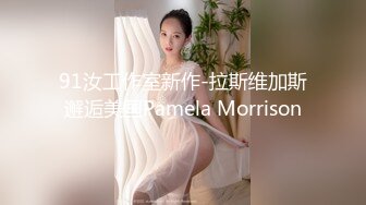 无毛逼黑丝女友全程露脸大秀直播，让旁边小哥调教听狼友指挥玩弄骚穴，奶子比心淫声荡语撩骚