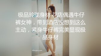 【叶子】白虎一线天小萝莉小小年纪已经达成3P成就，被爸爸拽着双马尾狠狠后入小屁股，太嫩了 轻轻一草就哼哼唧唧的