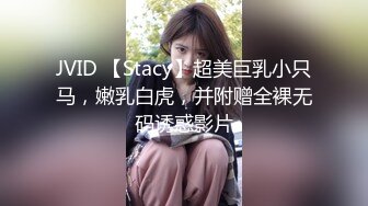 牛仔裤妹子在沙发啪啪蹲着口交上位骑坐后入抽插猛操呻吟