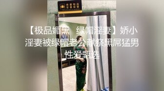  家里的淫妻骚母狗被大哥调教的真不错，乖巧听话丝袜高跟，跪着给大哥舔鸡巴