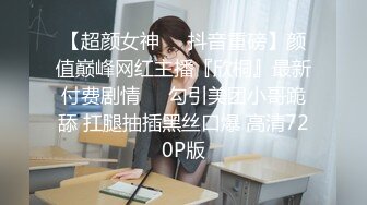  白丝马尾骚学妹跟小哥哥开房，让小哥抱在怀里揉奶玩逼，大鸡巴各种抽插爆草，浪叫呻吟不止，听狼友指挥玩弄