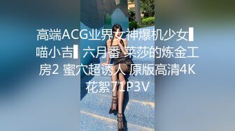 马尾白衣性感妹子脱光光沙发调情口交舔弄抽插猛操再到床上干特写