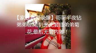 商场女厕全景后拍格子褂小妹完美的臀型以及下蹲展开的大肥鲍鱼