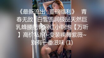 邪恶二人组下药迷翻美女模特换上各种丝袜两个人轮流操