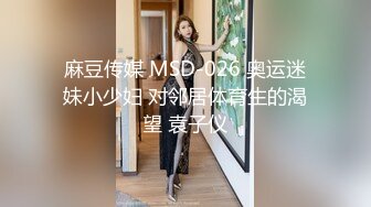 女神级骚妹子看了让我直接硬了，黑丝高跟全程露脸用小嘴伺候小哥的鸡巴，深喉口交活真棒让小哥吃奶玩逼刺激