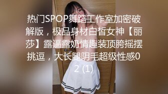 JK黑丝妹妹被撕烂丝袜后入