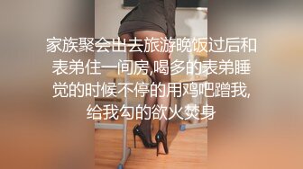 男人最爱的视角，眼镜人妻乖乖跪下舔鸡巴